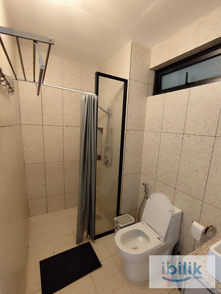 Muhibbah Master bedroom for rent - Image 2