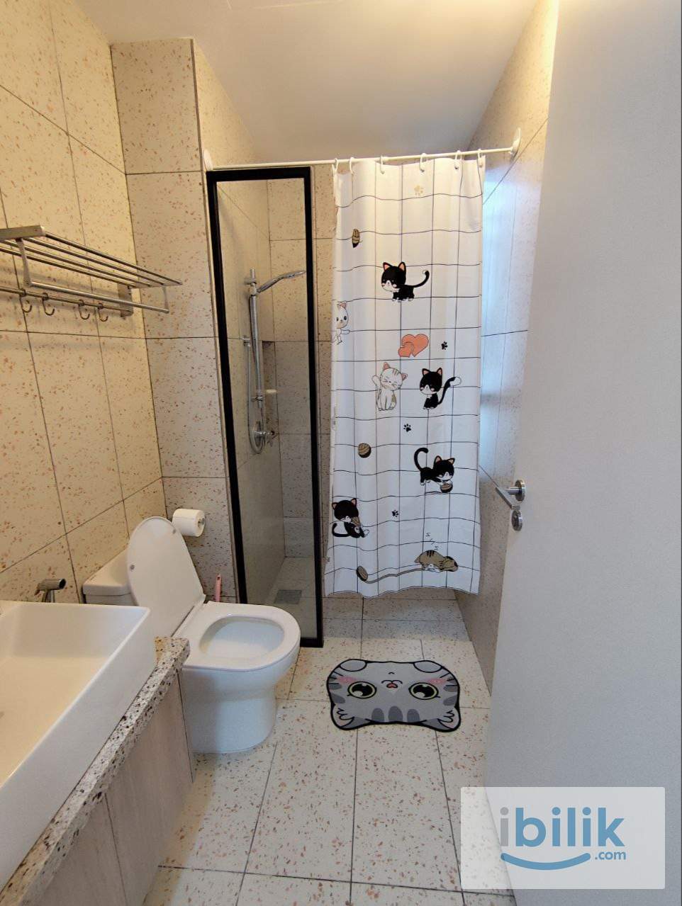 3mins walk to Muhibbah LRT, Bukit Jalil, Middle room - Image 2