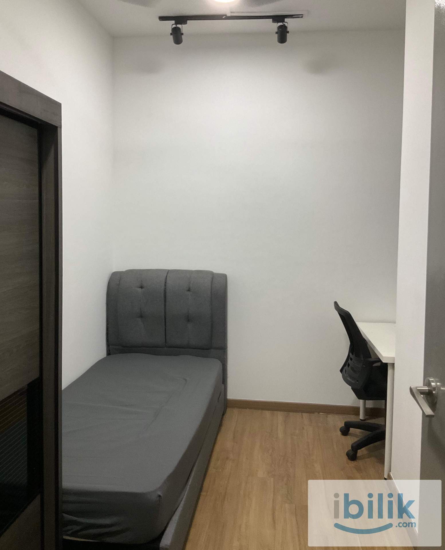 Single Room Short Term Ready Move Nice Loaction Nearby KTM Batu Tiga Shah Alam Zero Security Deposit  - Image 1