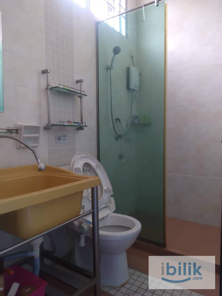 Cozy Middle Room at Tmn Janggus Jaya  - Image 5