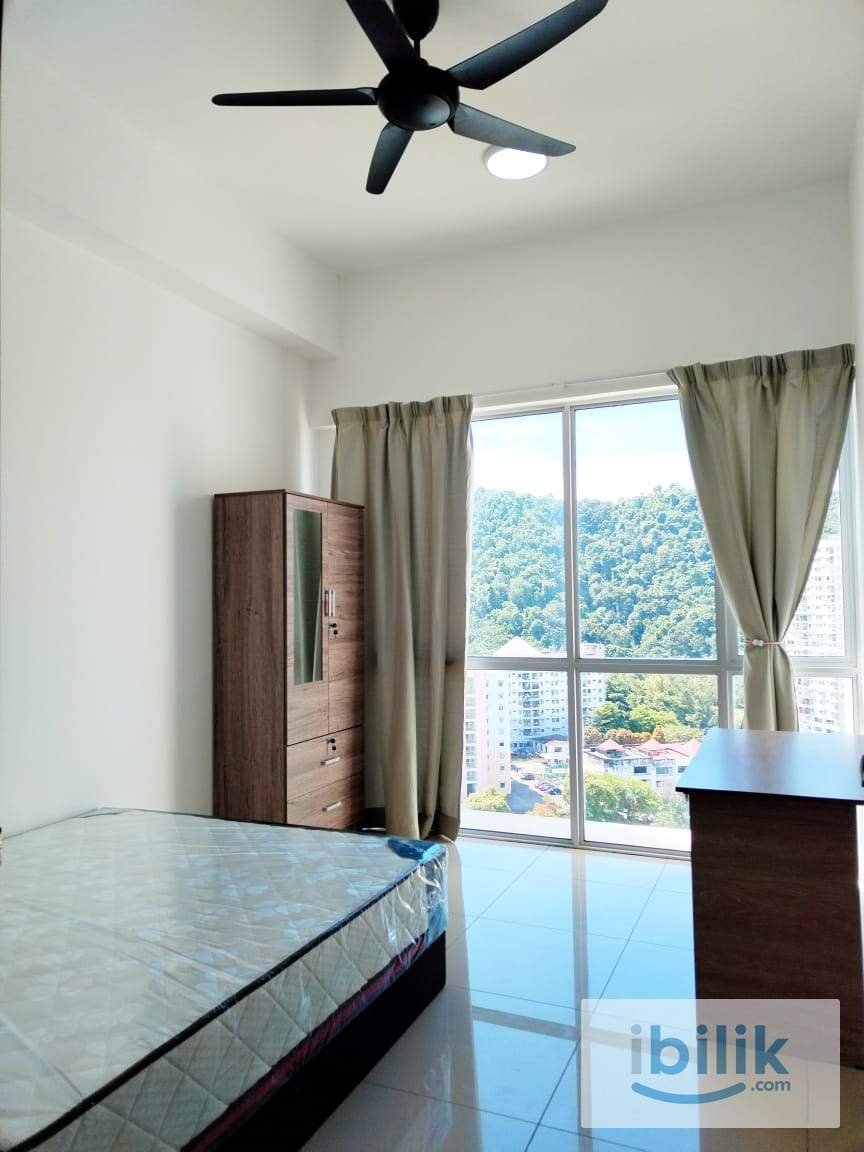 Medium room at ✨Platinum III @ Bayan Lepas✨. ✅Near Penang Airport / ✅Penang Industrial. - Image 1