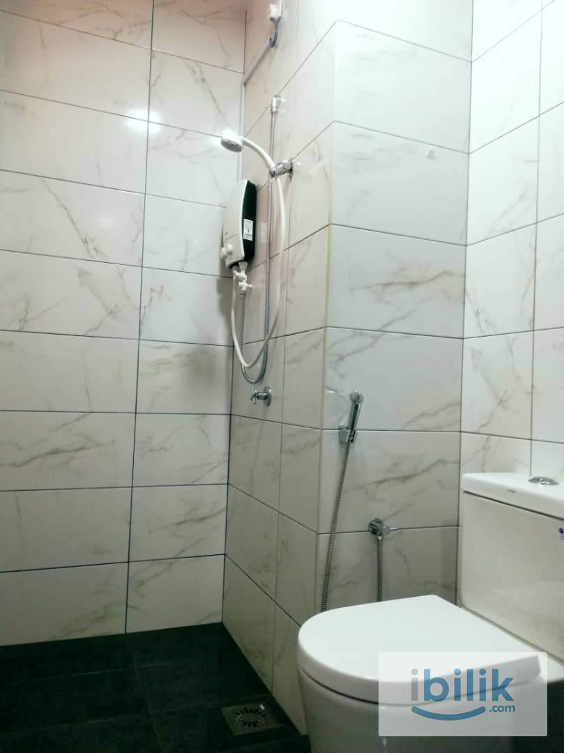Medium room at ✨Platinum III @ Bayan Lepas✨. ✅Near Penang Airport / ✅Penang Industrial. - Image 7