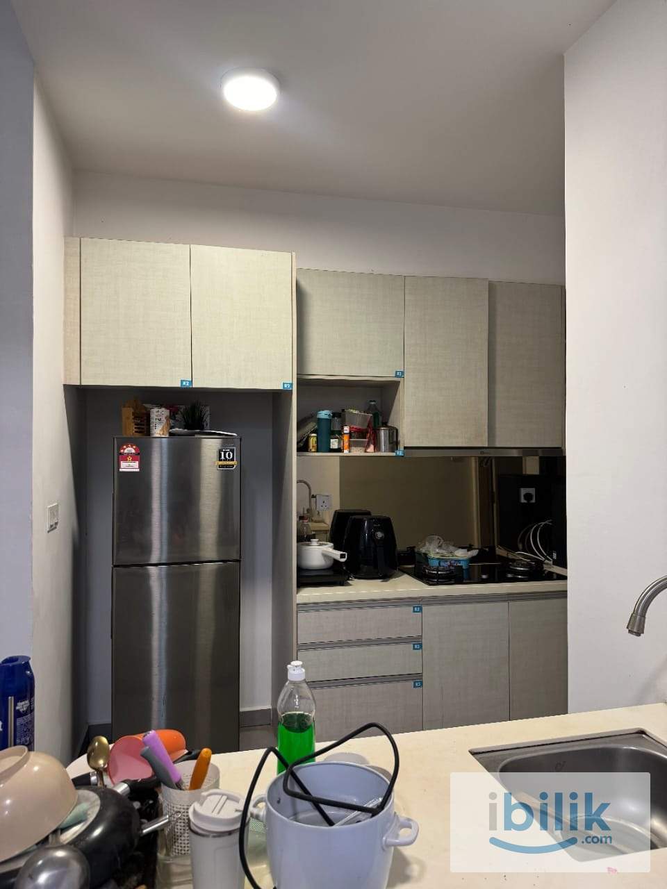 🌿 Spacious Balcony Room @ D Sands OKR | WiFi Included | Move-In Ready - Image 3