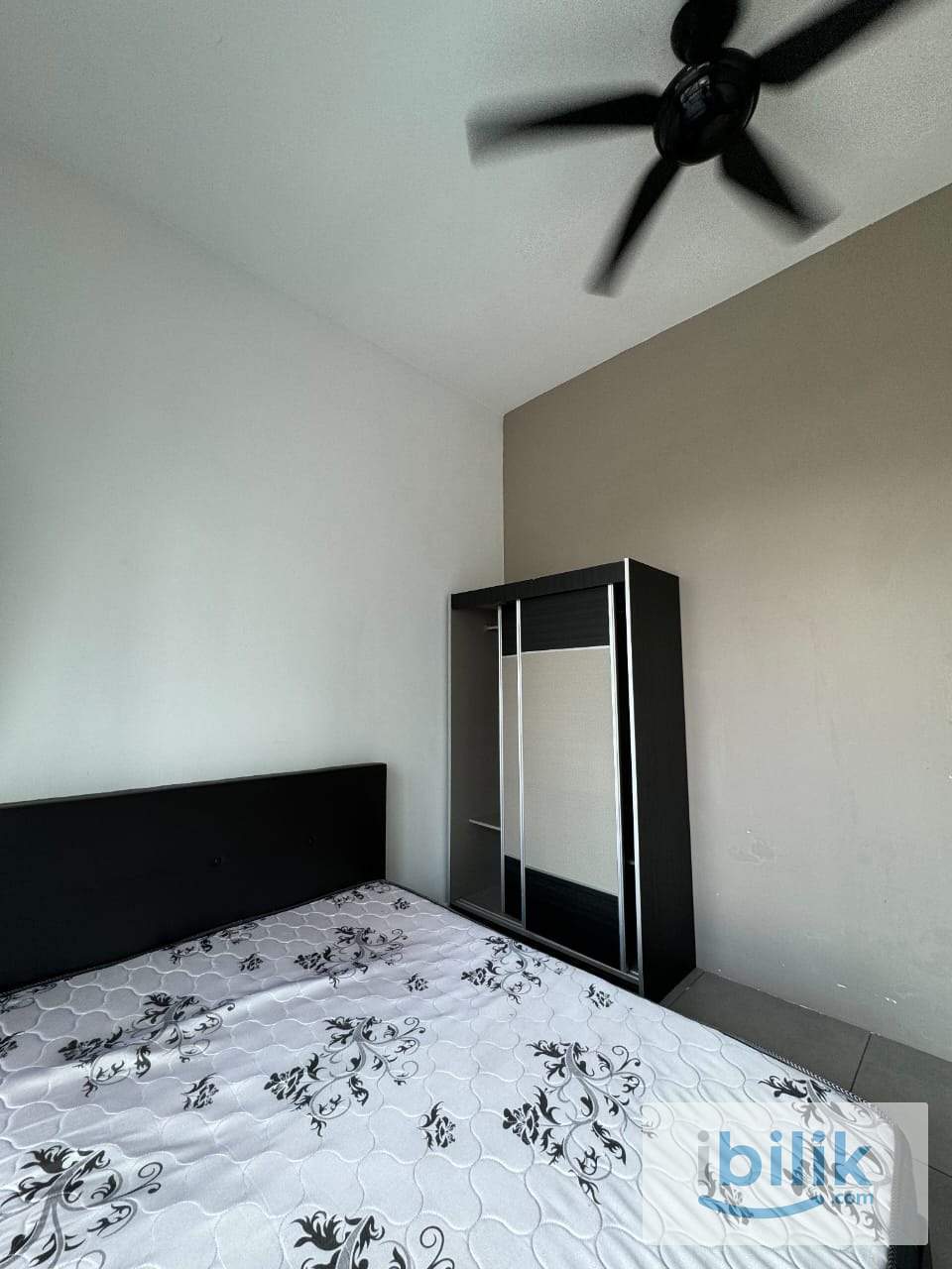 🌿 Spacious Balcony Room @ D Sands OKR | WiFi Included | Move-In Ready - Image 6