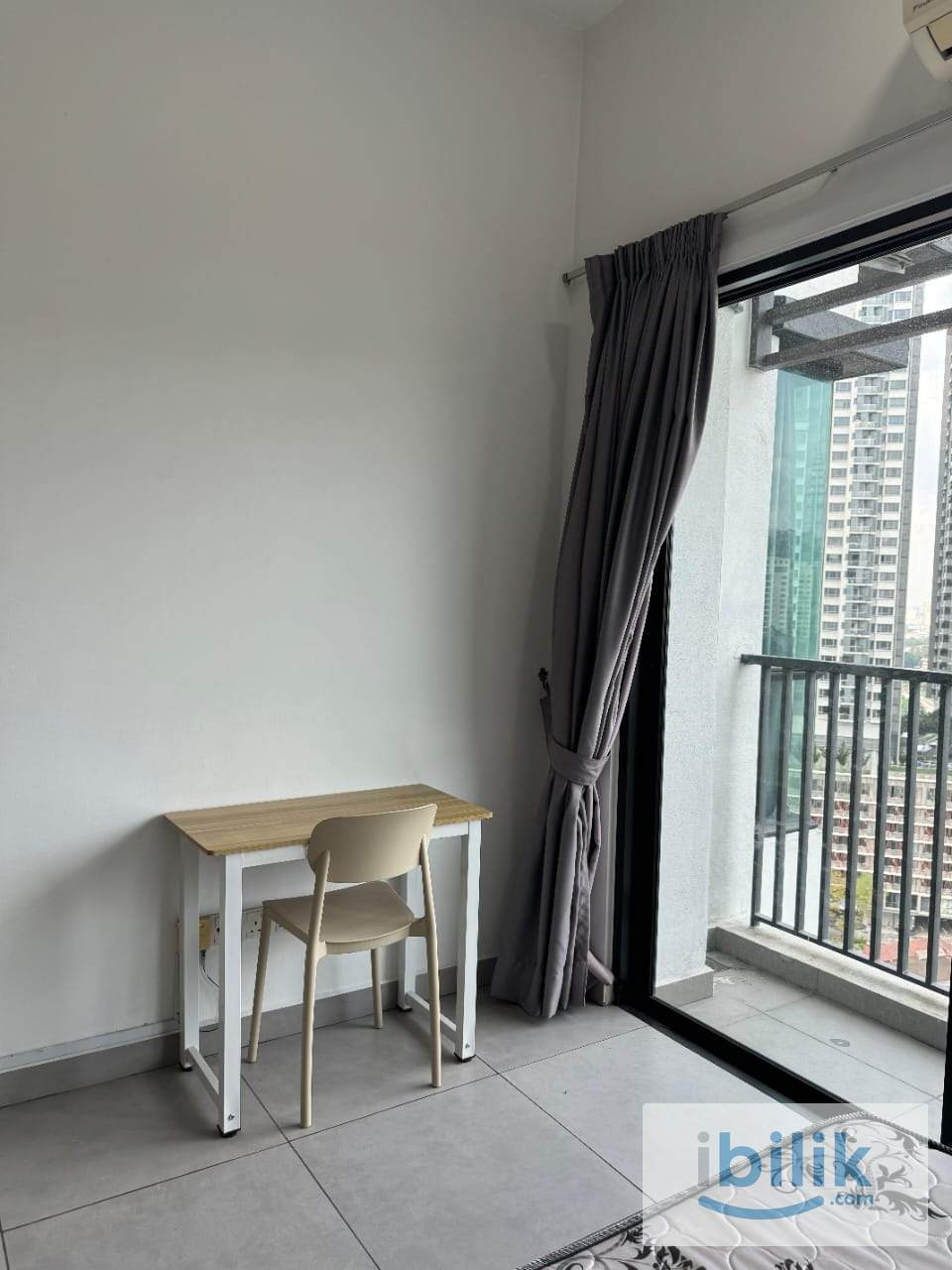 🌿 Spacious Balcony Room @ D Sands OKR | WiFi Included | Move-In Ready - Image 7