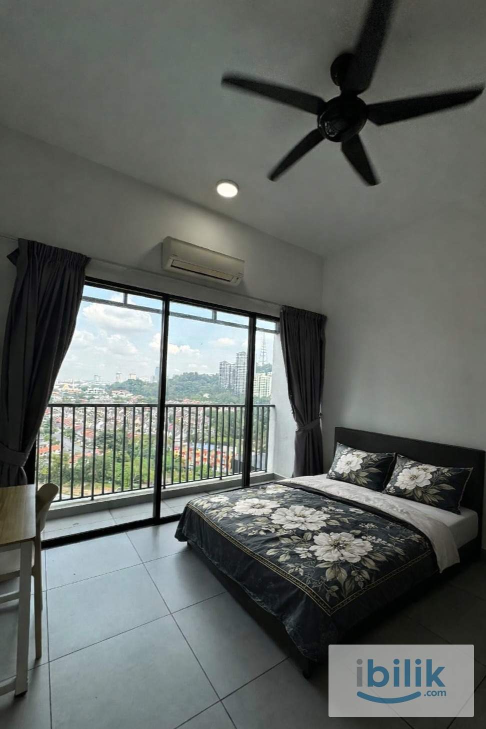 🌿 Spacious Balcony Room @ D Sands OKR | WiFi Included | Move-In Ready - Image 1
