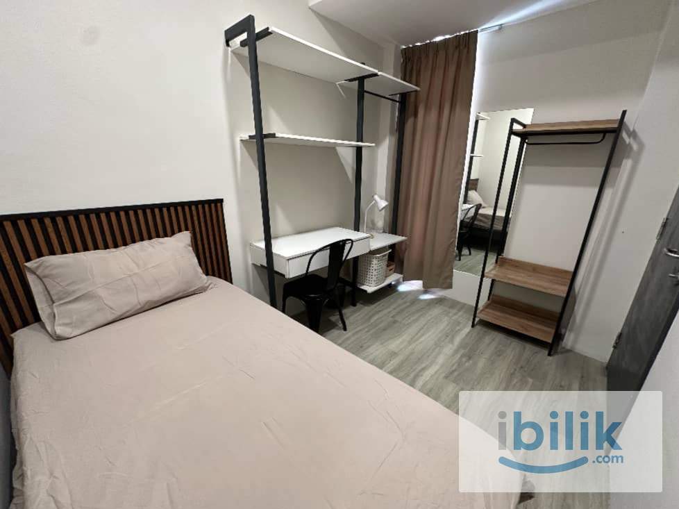 mixer unit individual room 7 mins walk lrt station, accept short term,welcome intern  - Image 1