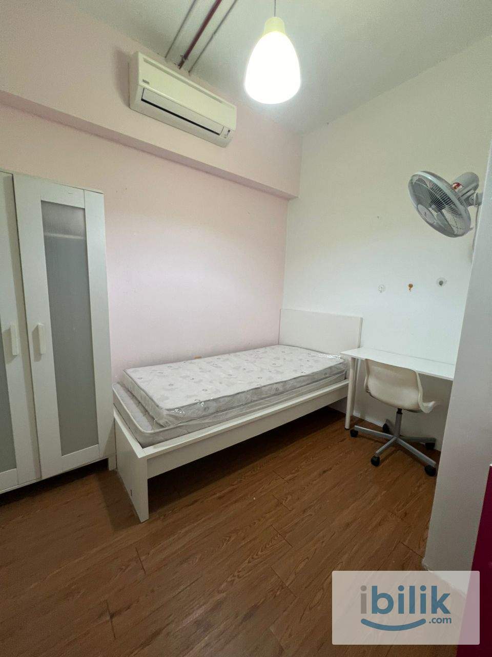 female room sharing bathroom,5 mins walk to IOI puchong LRT station,accept intern student and short term rental(* tnc) - Image 1