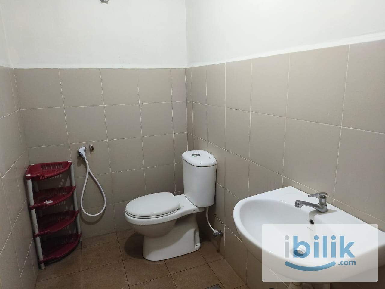 female room sharing bathroom,5 mins walk to IOI puchong LRT station,accept intern student and short term rental(* tnc) - Image 4