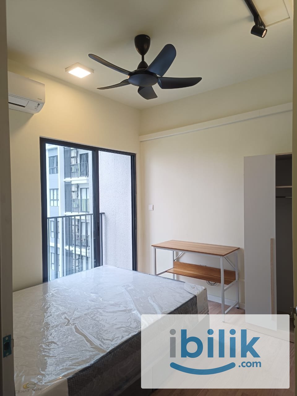 🔥Dian Residence, Seksyen 13 Single Room🔥Fully Furnish NEW Aircond Wardrobe Table Chair Mattress - Image 1
