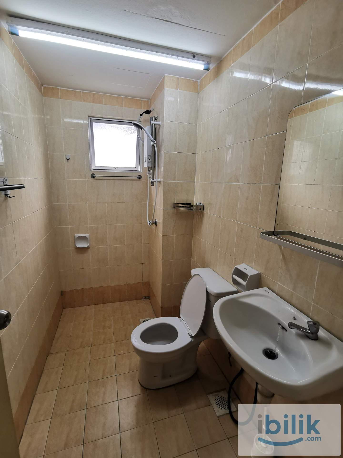 Master Bedroom - Image 4