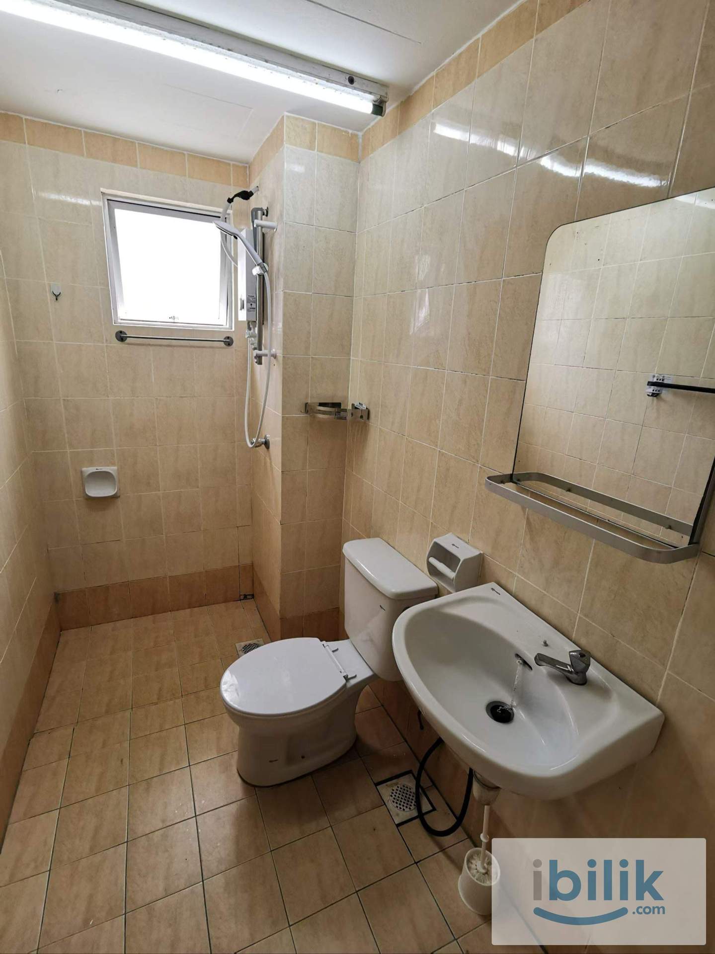 Middle Room - Image 3