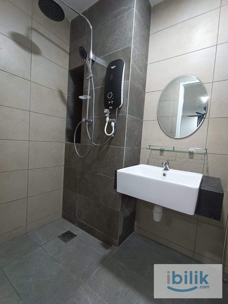 RD 👩🏼 All Female Master A (B116) Room AraTre Residence, Ara Damansara - Image 2