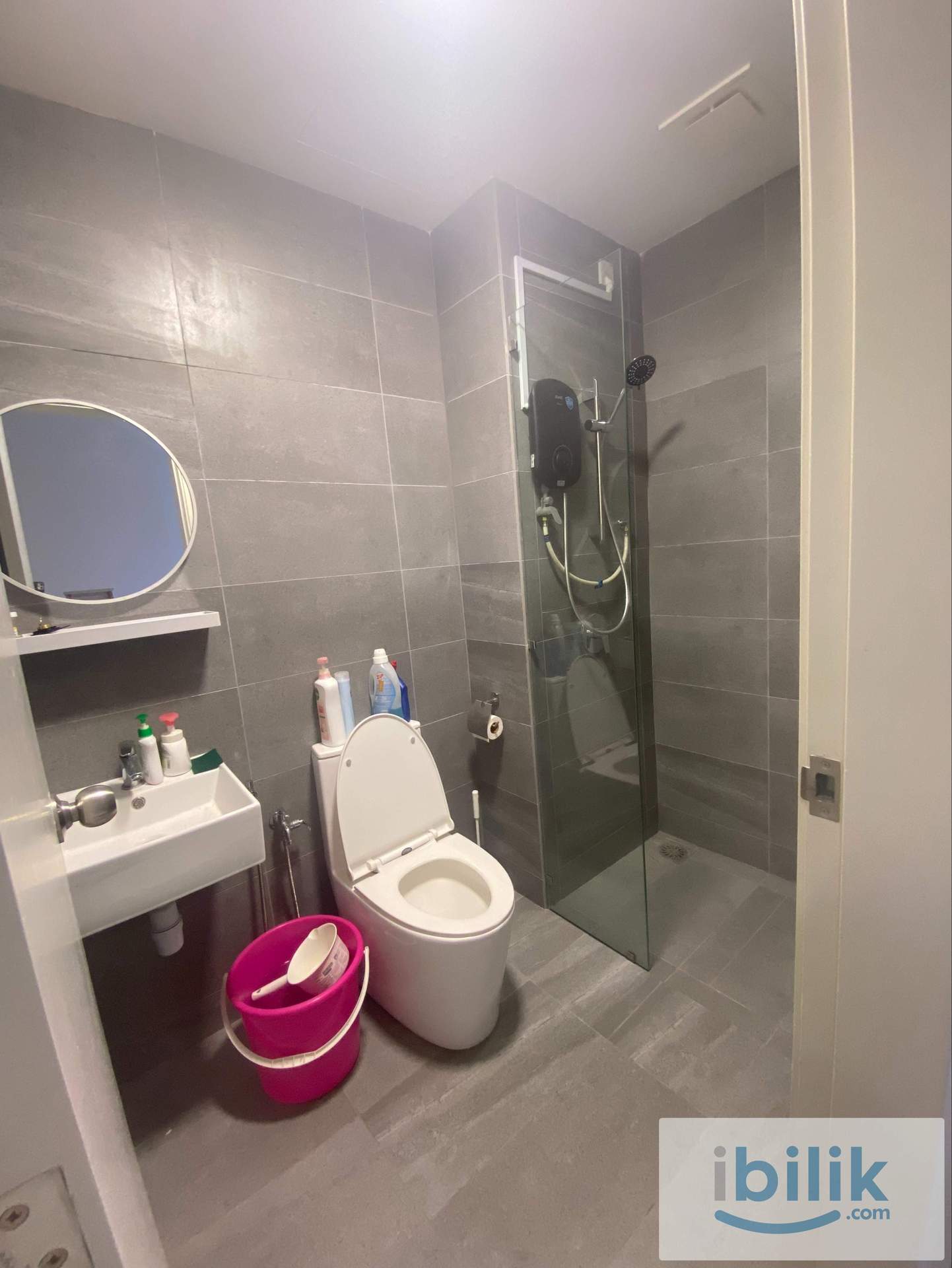 Medium Room Rental - Image 3