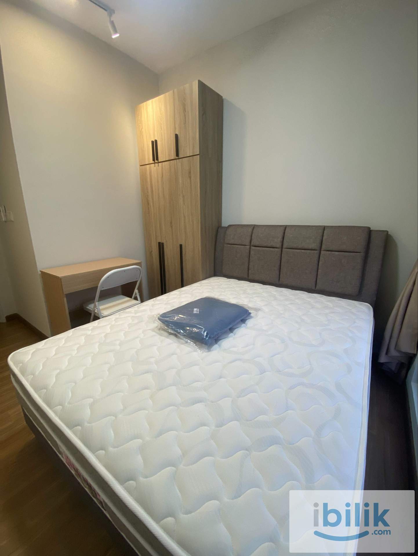 Medium Room Rental - Image 4