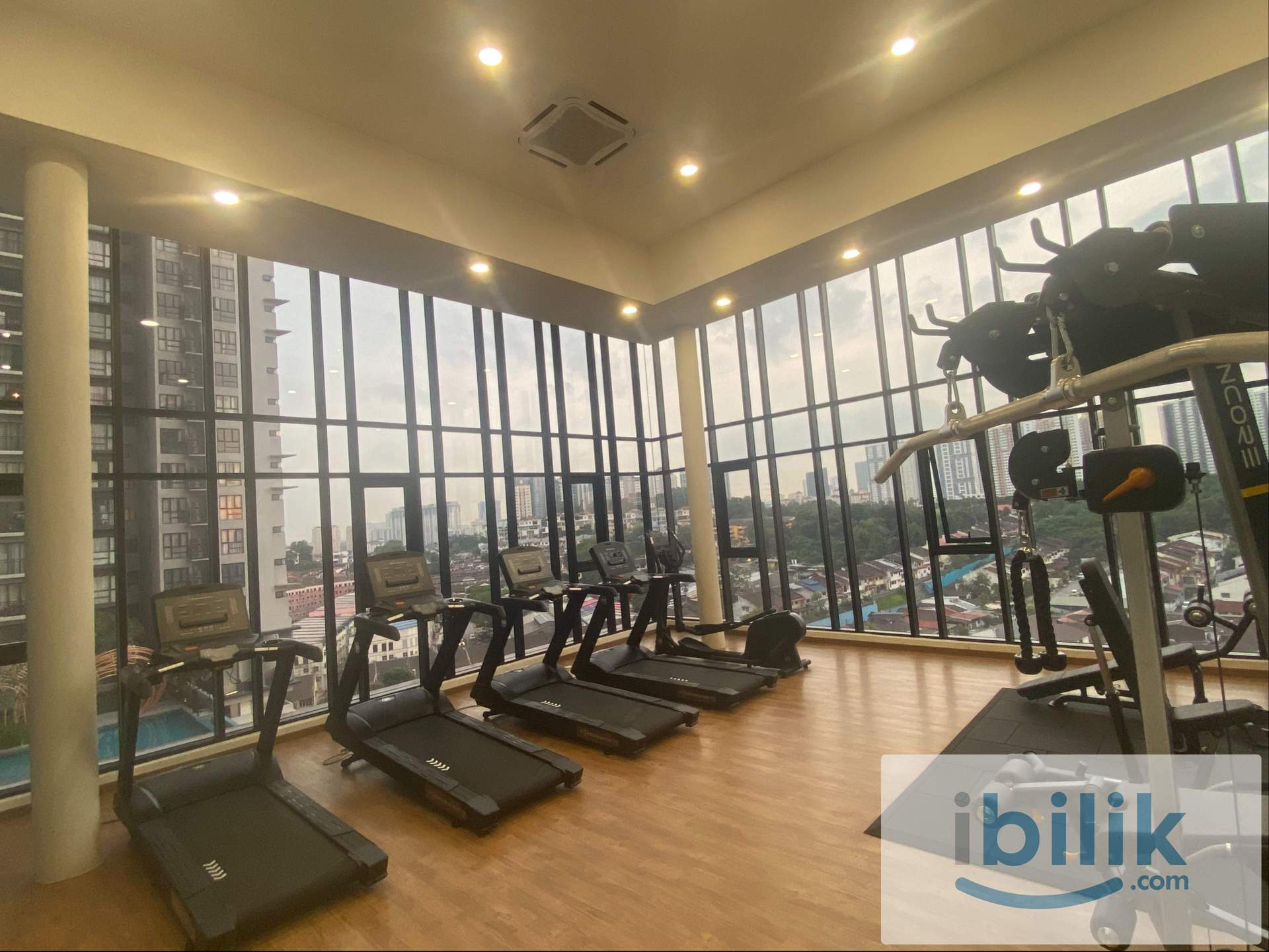 Medium Room Rental - Image 5