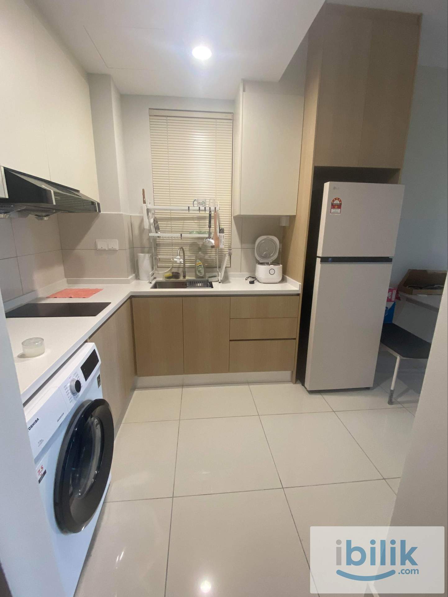 Medium Room Rental - Image 10
