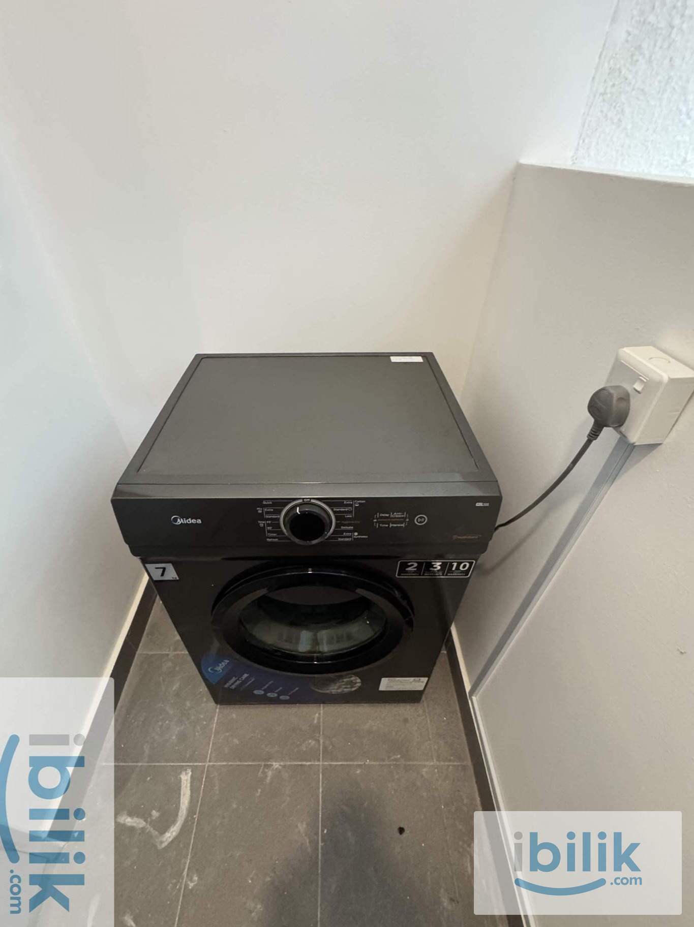 New Fully Furnish M Astra Medium Room For Rent  - Image 5