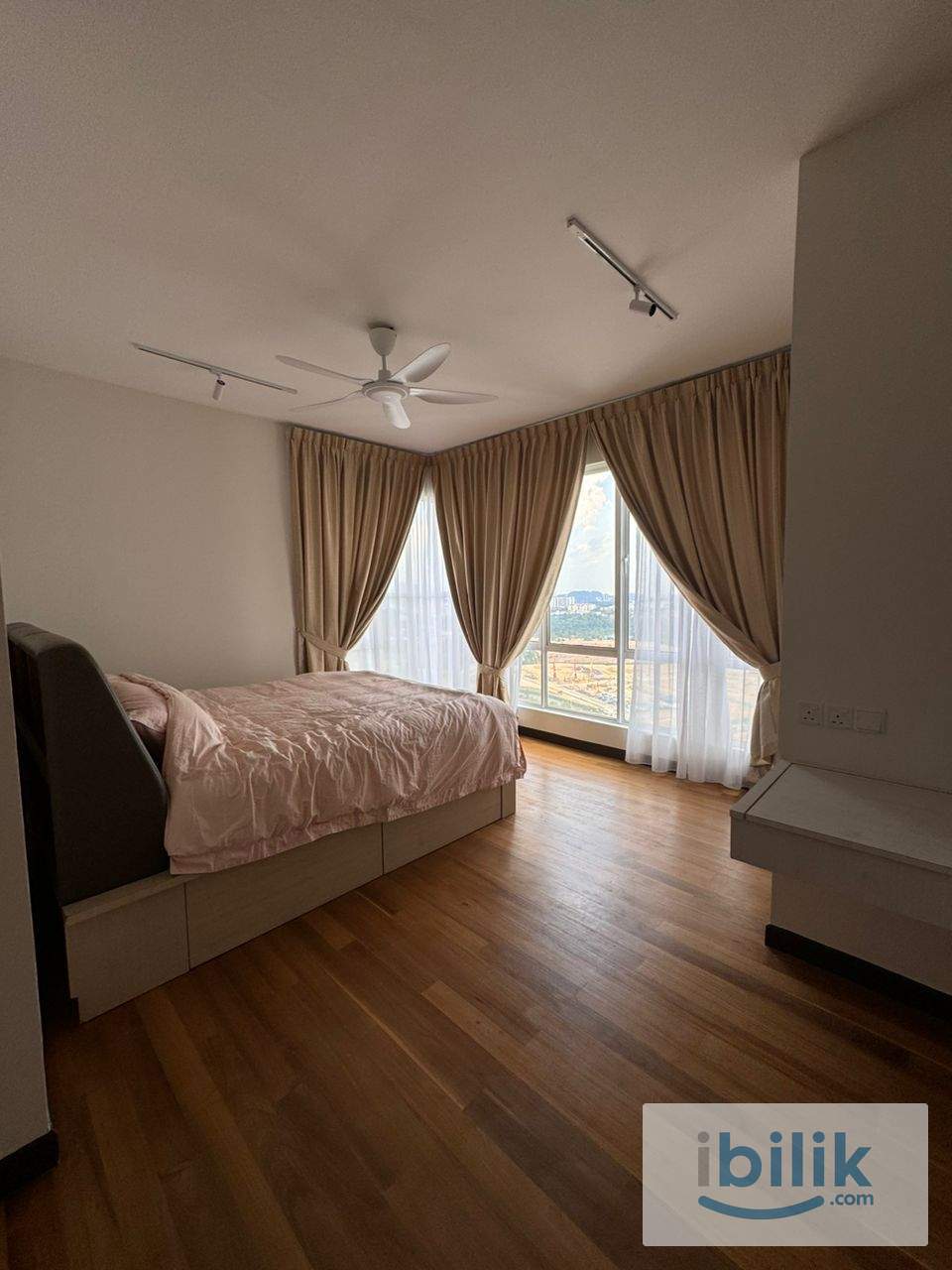 [Aug 1st] Premium Biggest Master Room w/ KING Bed & Attached Bath @ Paraiso Bukit Jalil (Link Bridge to Pavilion) - Image 1