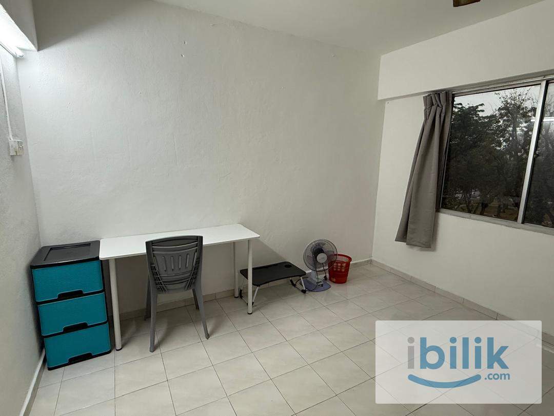 Master Room - Image 2