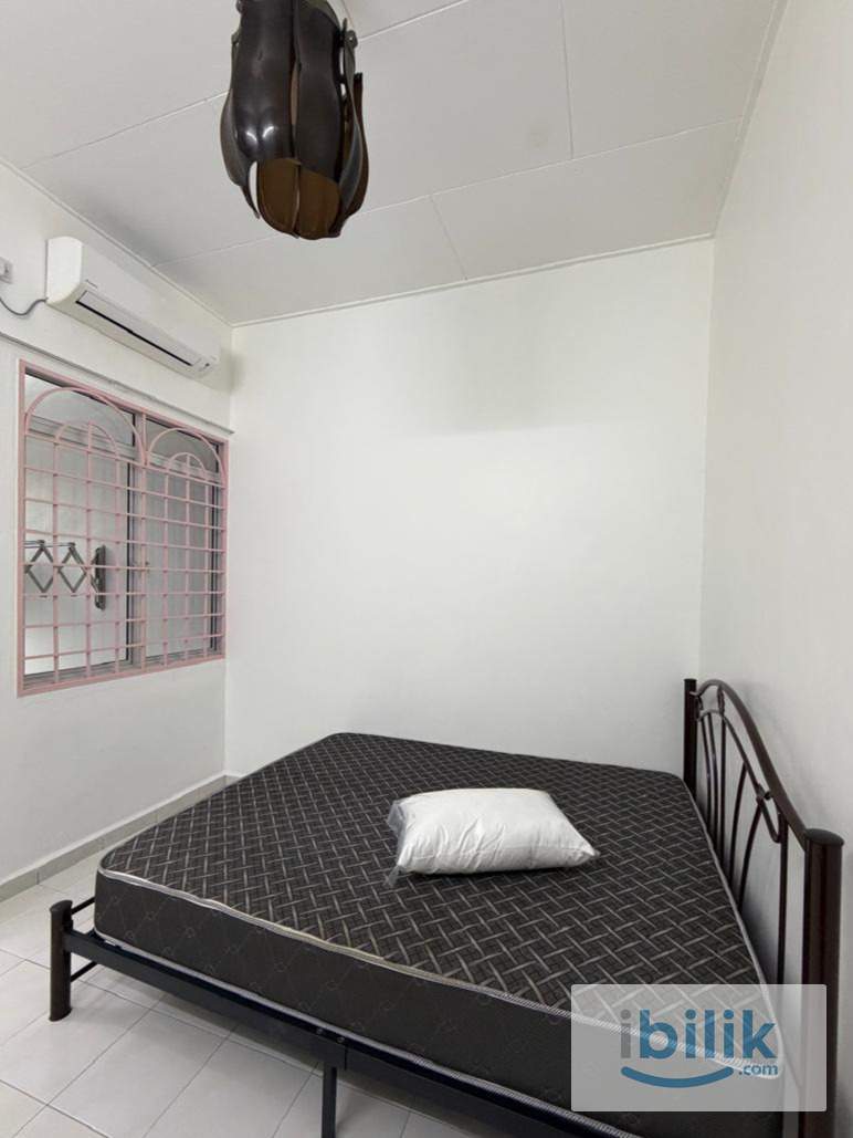 MASTER BEDROOM - Image 4