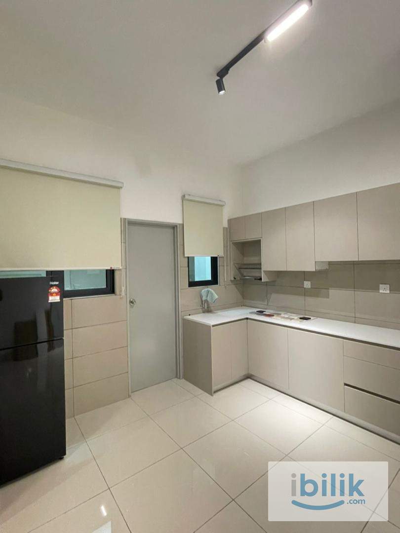 Mix Gender Balcony Room at Luxury Facilities Residence at Bukit Jalil Nearby APU and Pavillion Bukit Jalil - Image 4