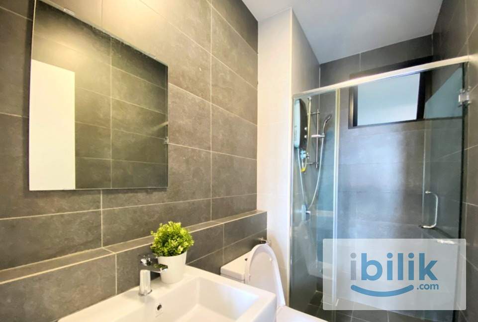 Lavile Balcony Room Near MRT Maluri For Rent - Image 2