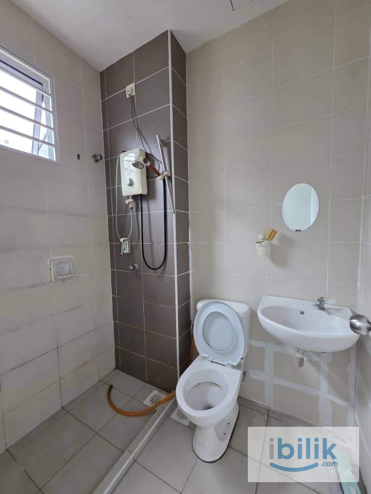 Single room with PRIVATE TOILET ‼️ - Image 4