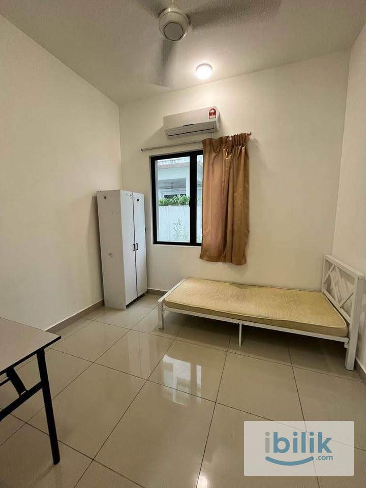 Comfortable and clean middle room @ SETIA UTAMA - Image 2