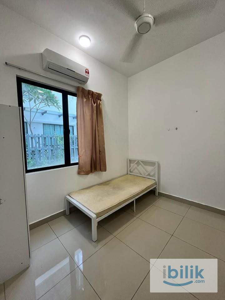 Comfortable and clean middle room @ SETIA UTAMA - Image 3