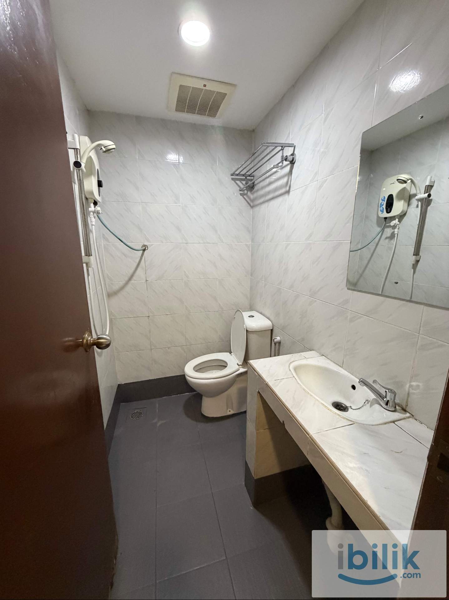 🚶🏻‍♀️5mins Walking Distance to Taman Maluri MRT🚶🏻‍♀️⭐️Reasonable MASTER ROOM for rent at Taman Maluri ⭐️with PRIVATE BAT - Image 4