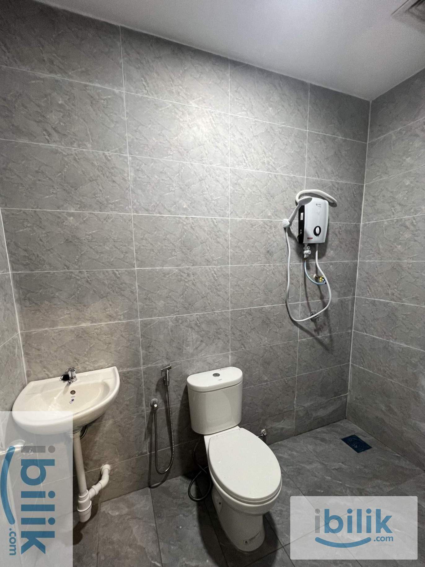 Master Room OUG Parklane - Image 3