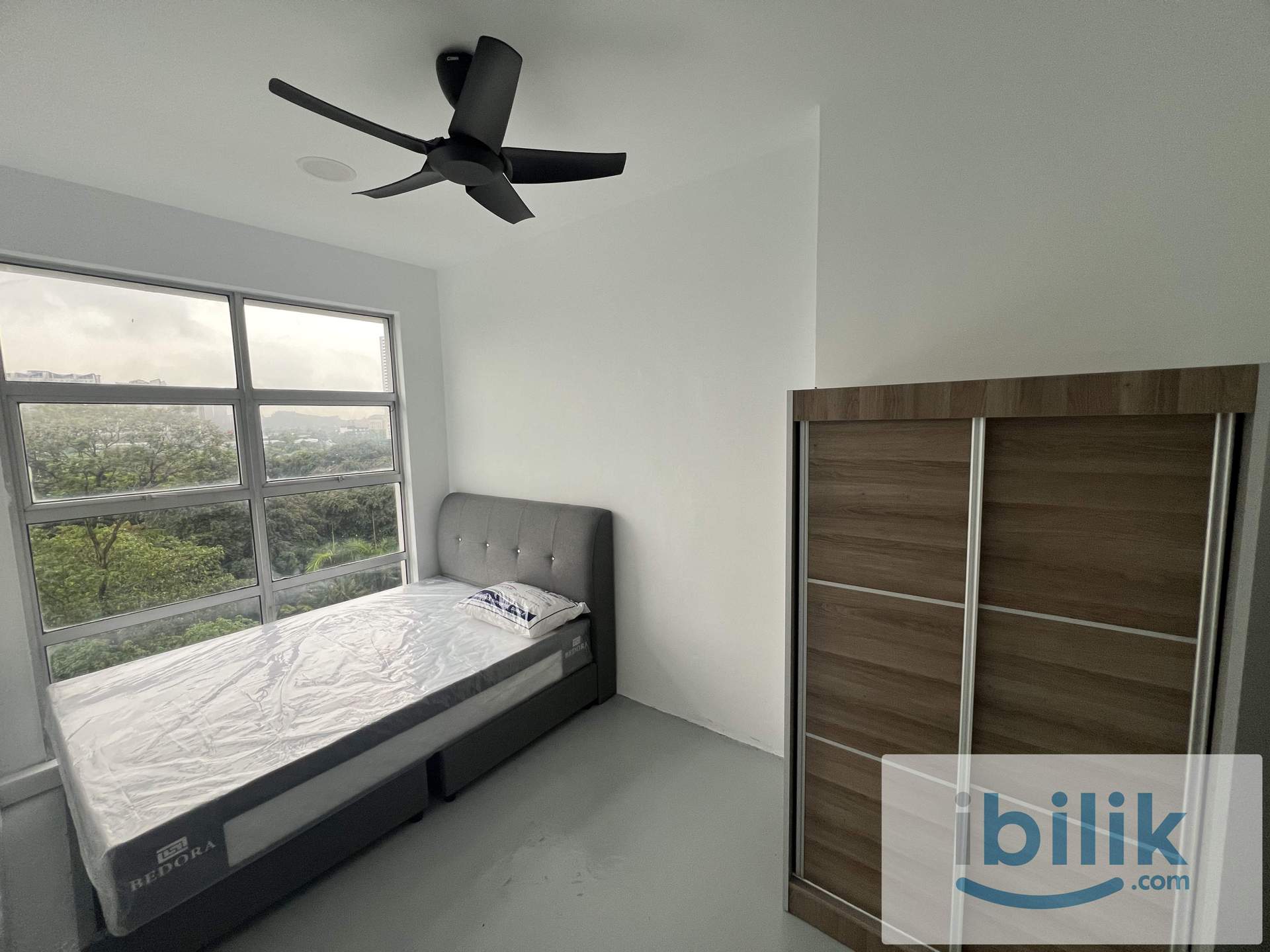 Master Room OUG Parklane - Image 1