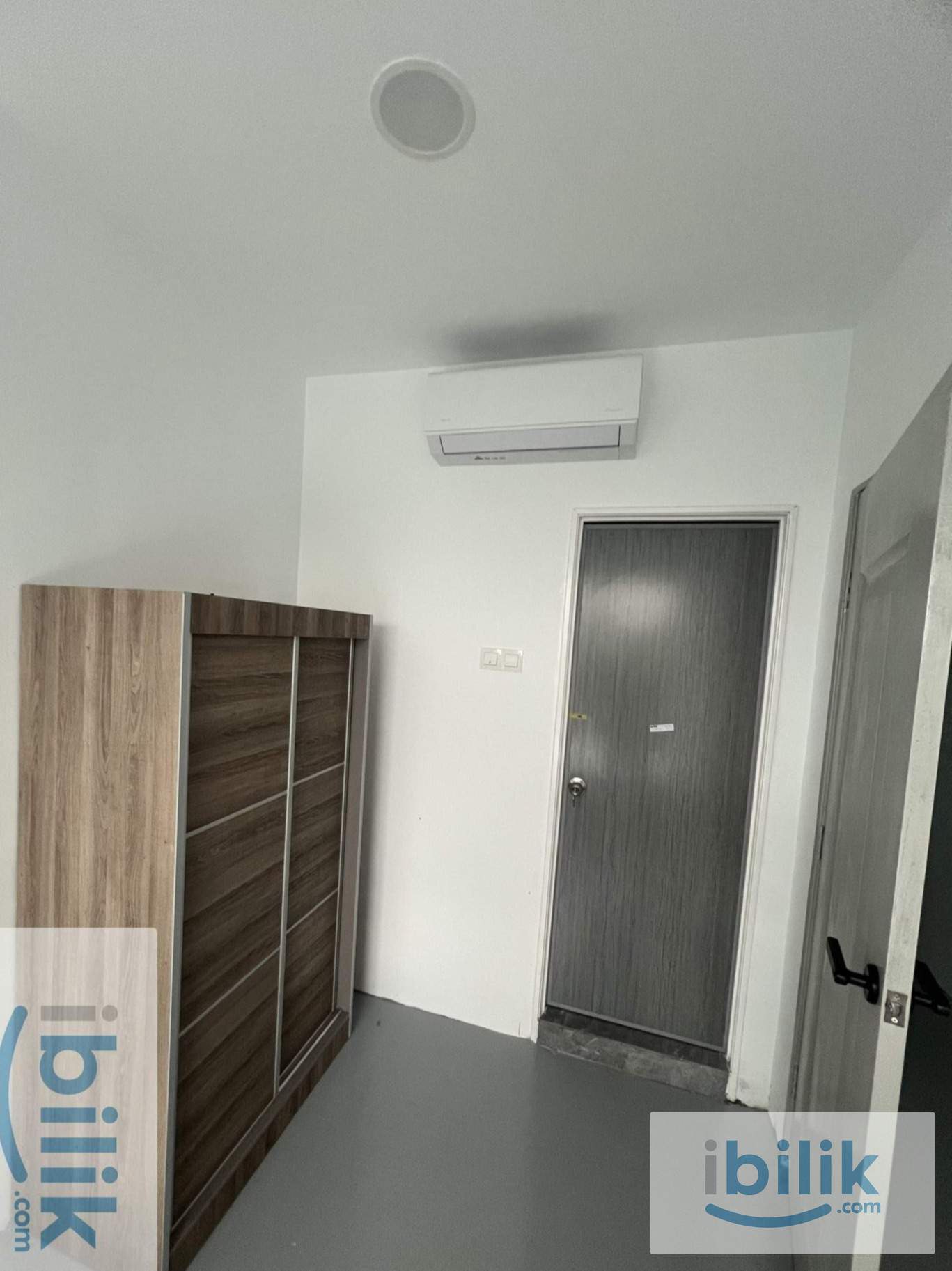 Master Room OUG Parklane - Image 5