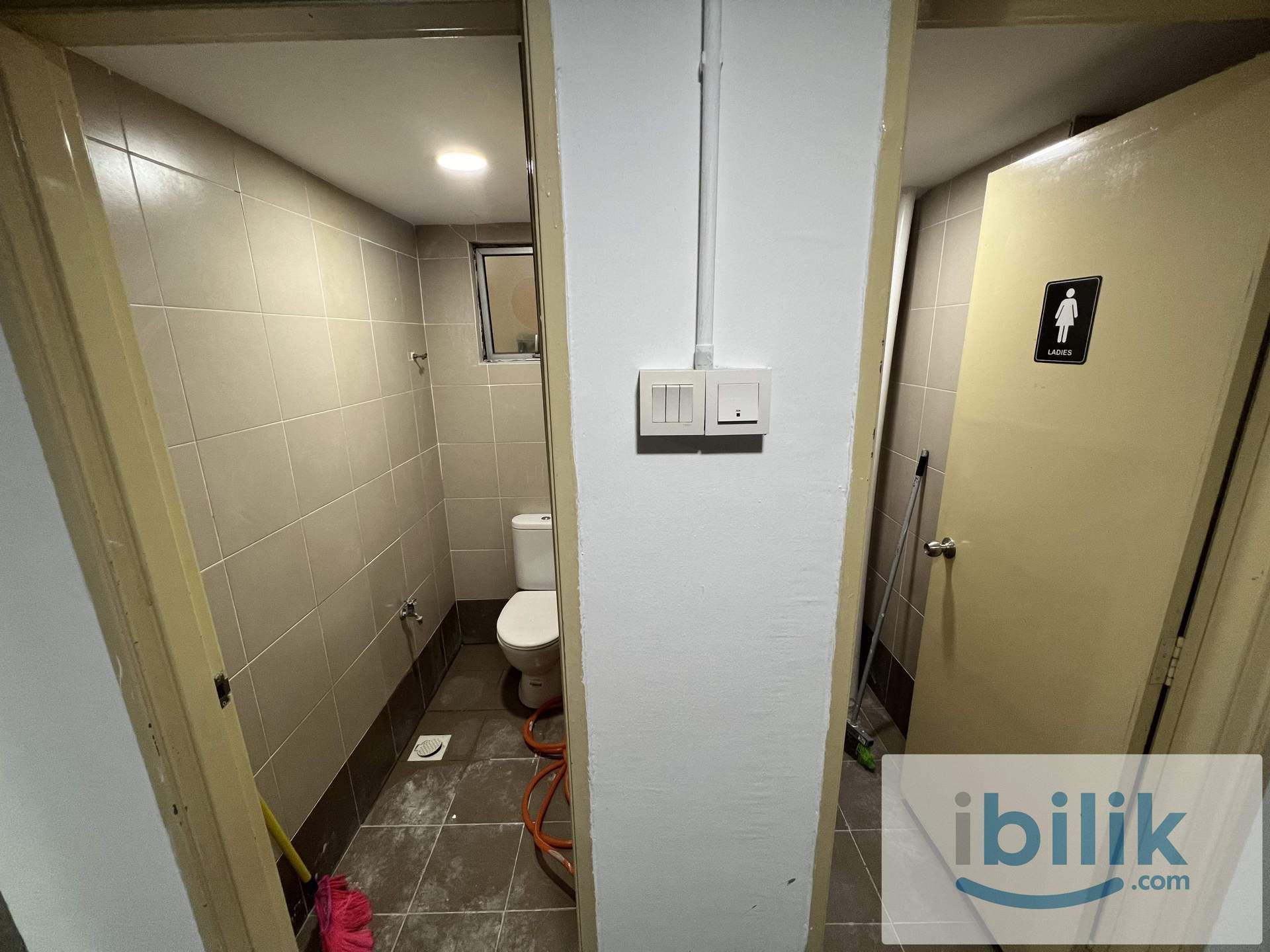 Master Room OUG Parklane - Image 4
