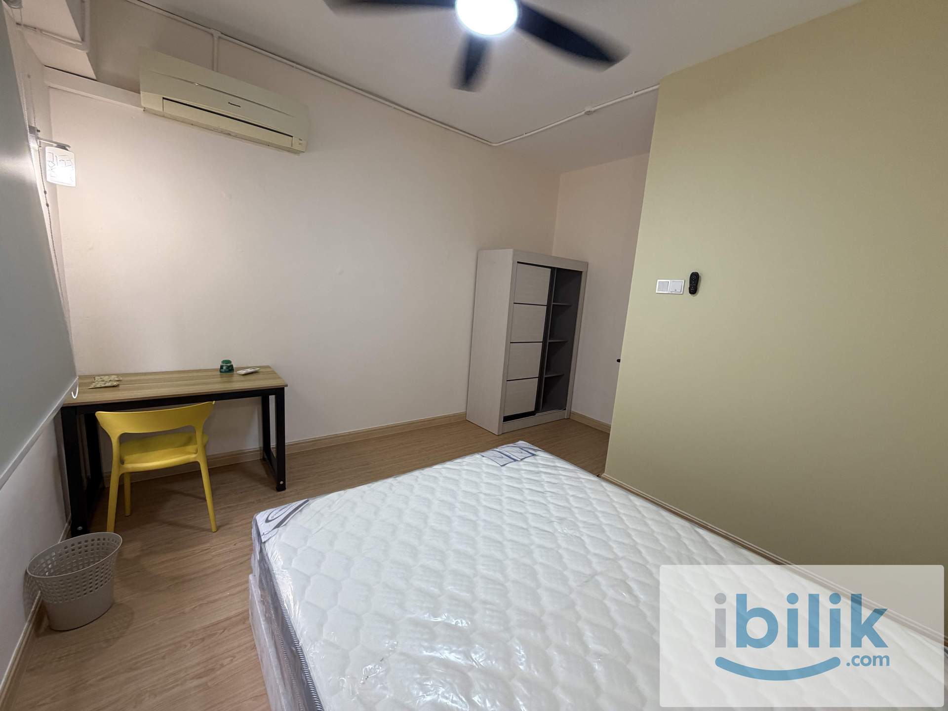 Middle Room Queen Bed Kelana Jaya - Image 1