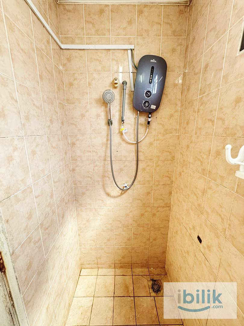 🏡 Affordable Ac Medium Room for Rent @ Bandar Utama | Move-In Ready - Image 5