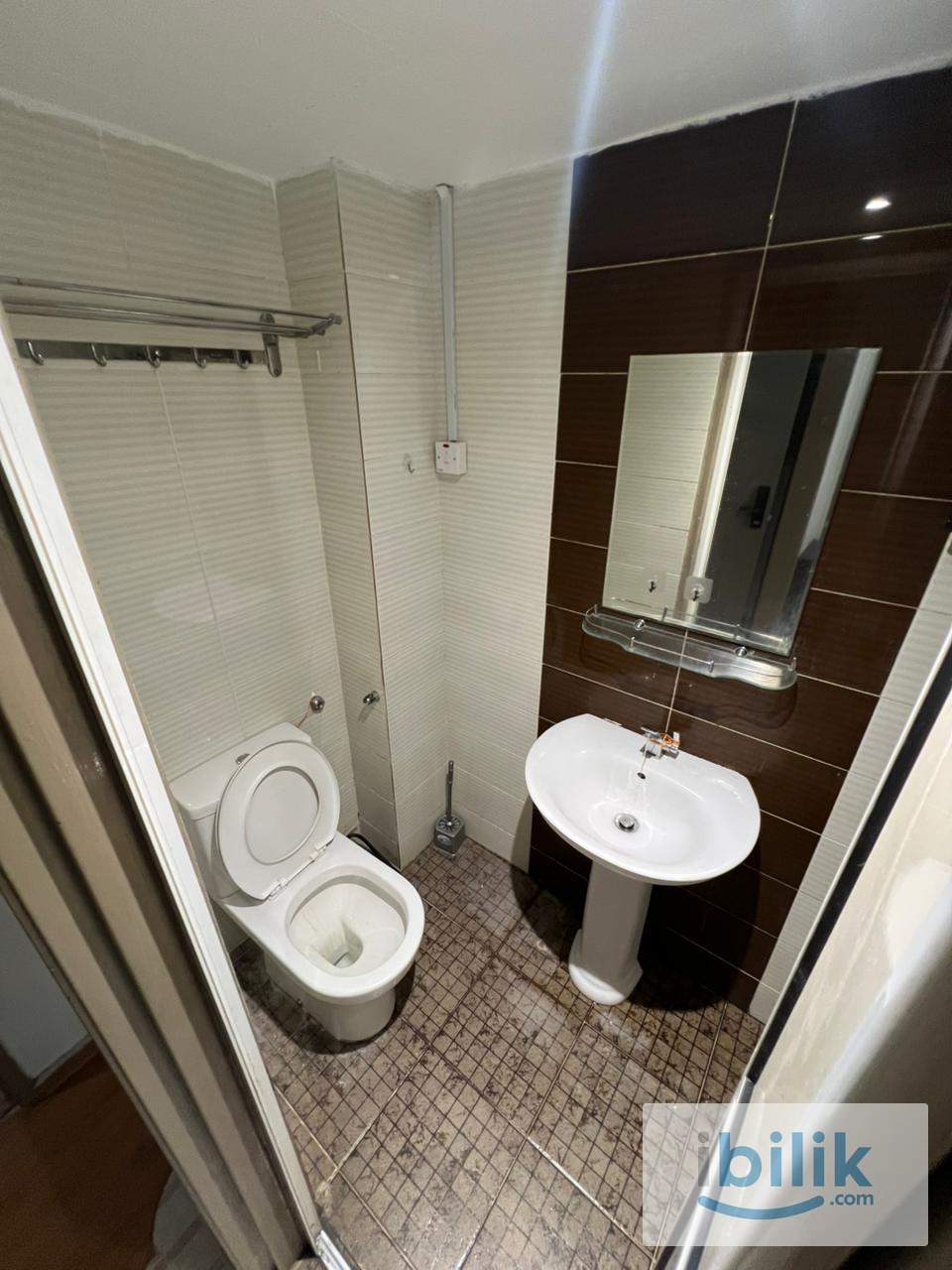     🏡 Clean & Comfortable Hotel Co Living Rooms @ Chow Kit  | WiFi Included - Image 7