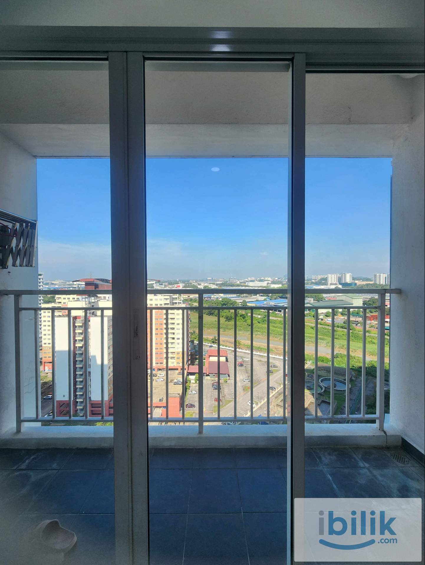 Female Unit Medium with Private Balcony with 2 set Single Bed for Rent @ Seksyen 22 Shah Alam - Image 3