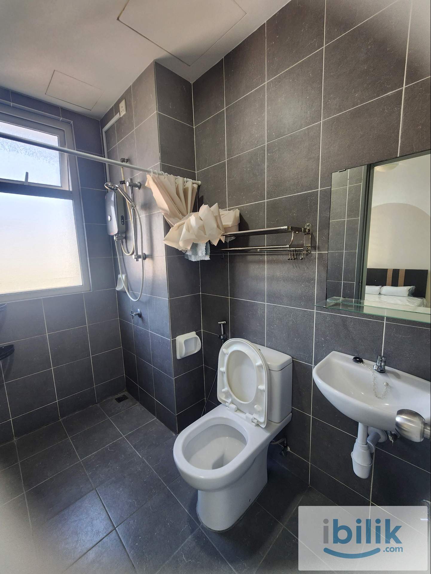 Female Unit Master Bedroom with Private Bathroom For Rent @Seksyen 22 Shah Alam - Image 2
