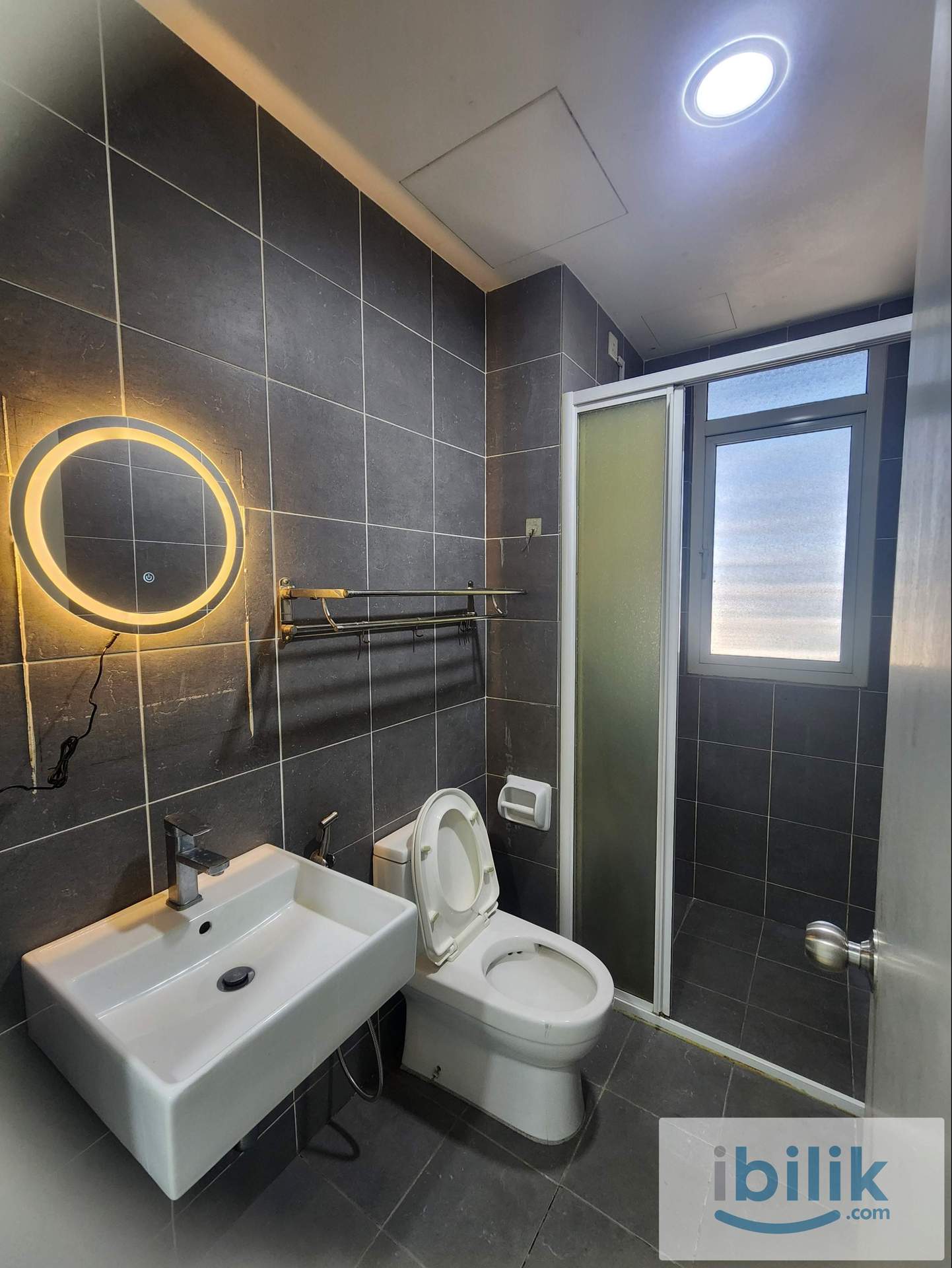 Premier Master Bedroom with Private Bathroom For Rent @ Seksyen 22 Shah Alam - Image 2