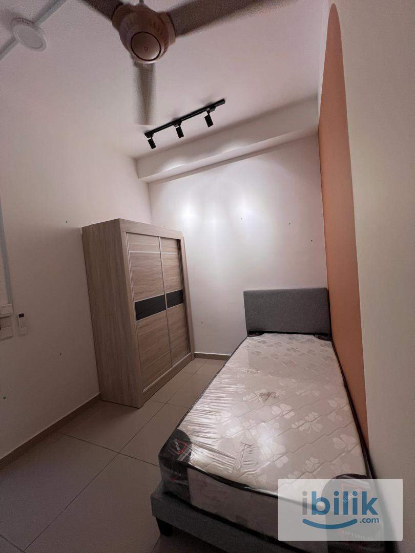 Single Bedroom - Image 1