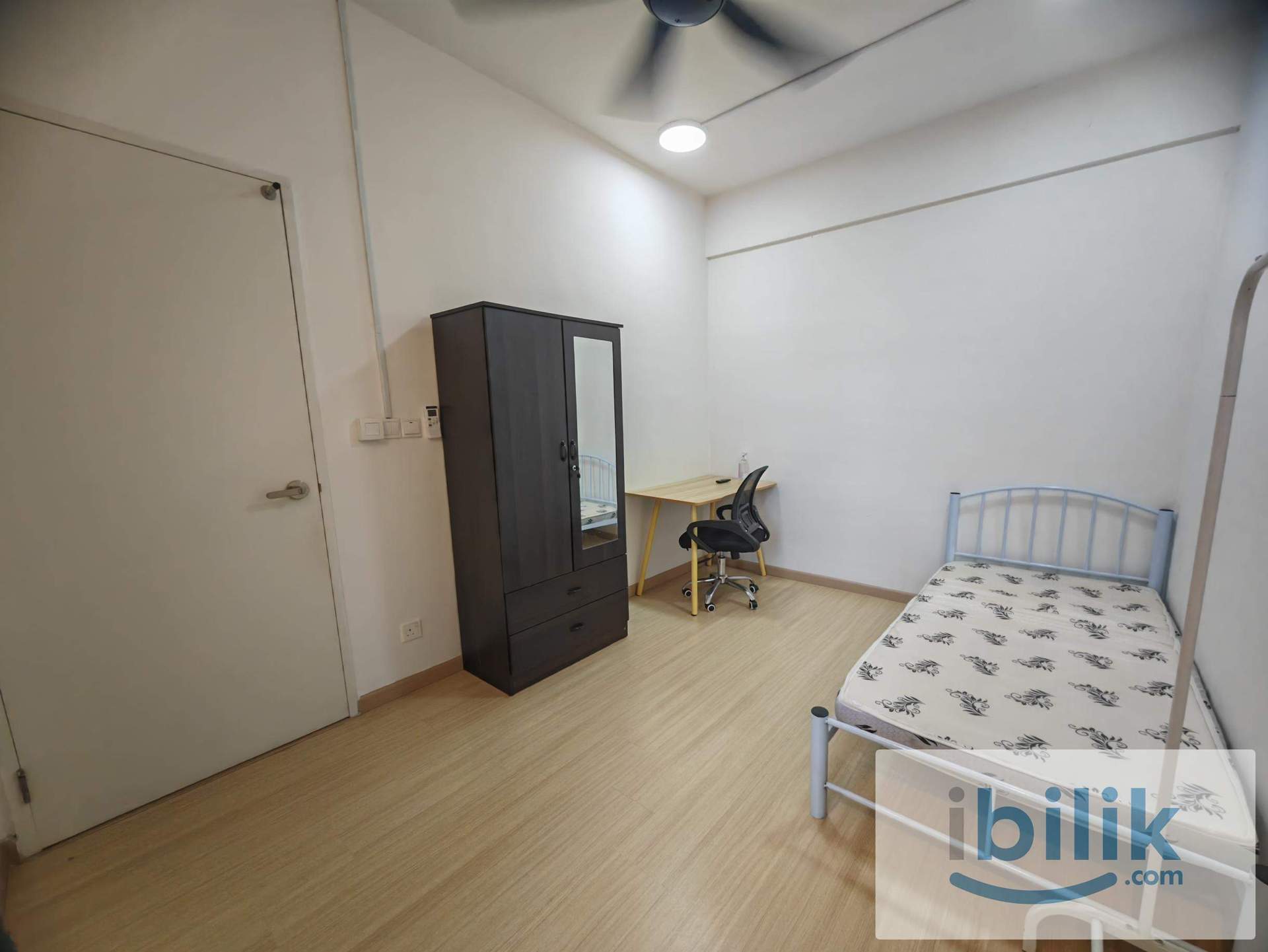 Small Room - Image 1