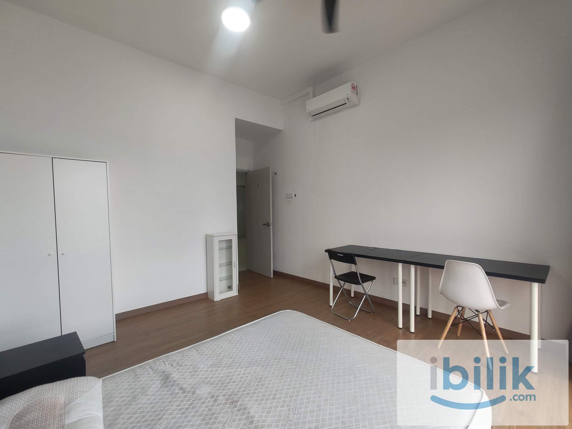 Queen Bed Master Room with Window & AC & Fan Only - Image 2