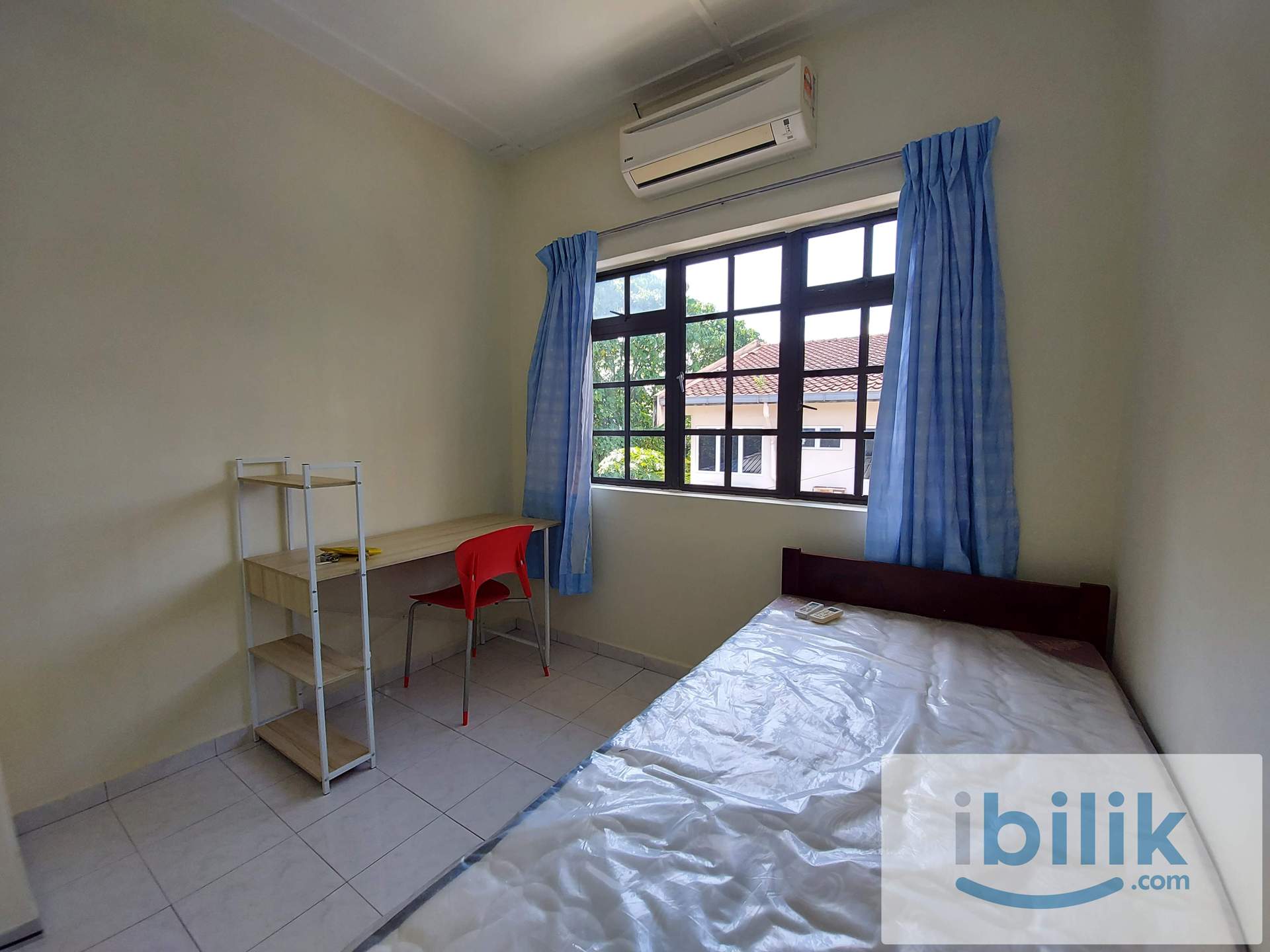 Single bed, with aircond - Image 6
