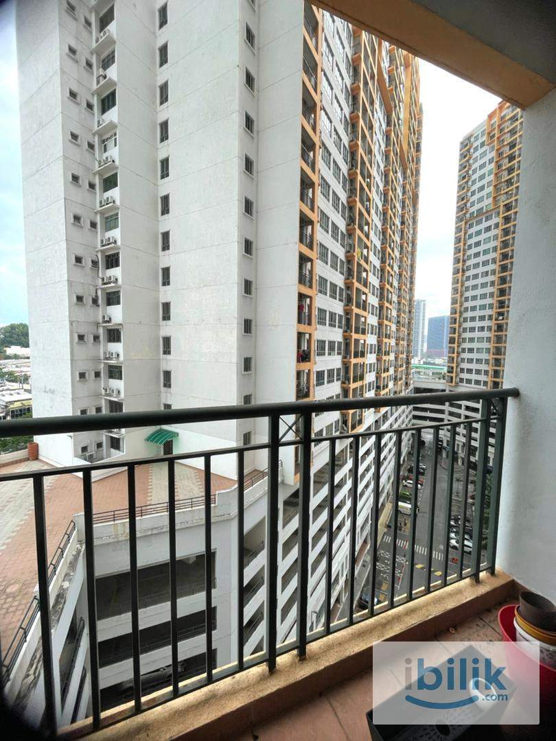 950sqft OUG Parklane (E1 orange block) 3 Bedrooms for Rent - Image 3