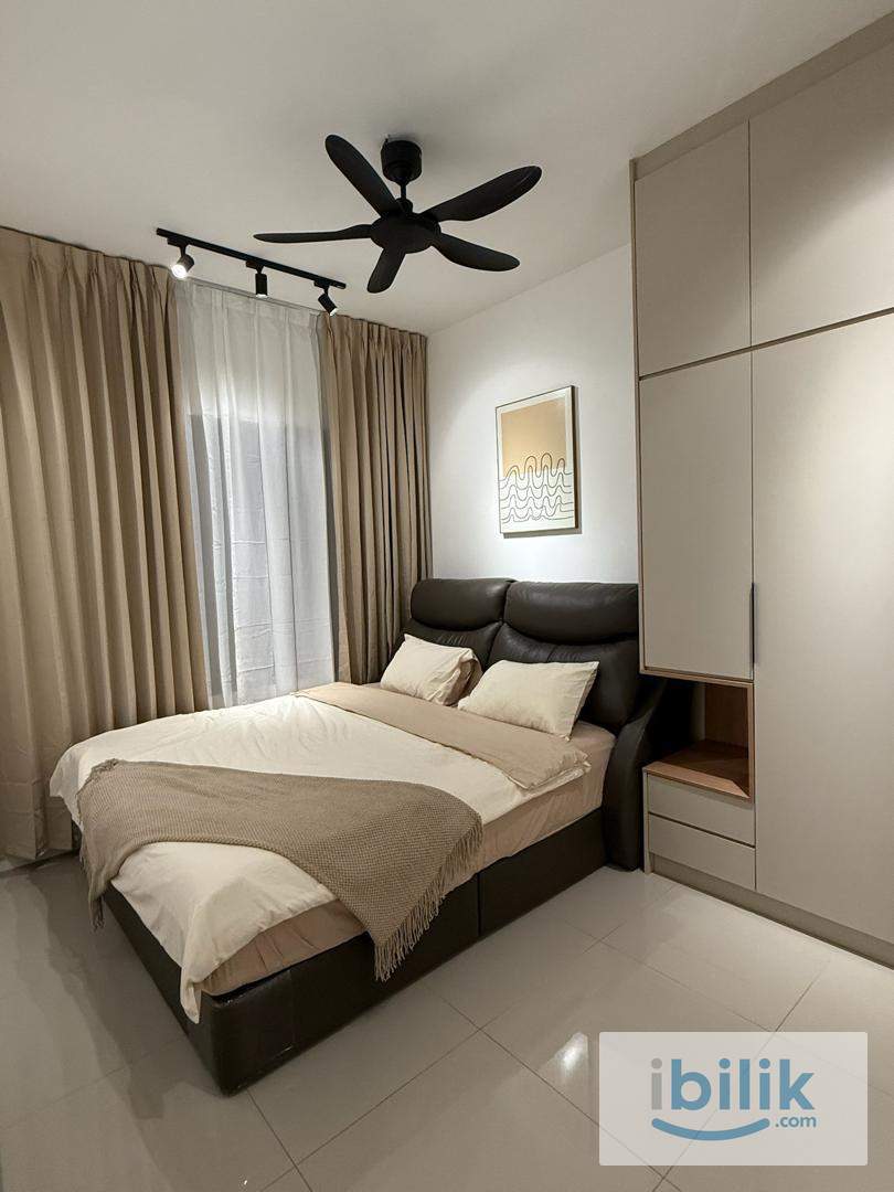 MASTER BEDROOM - Image 1