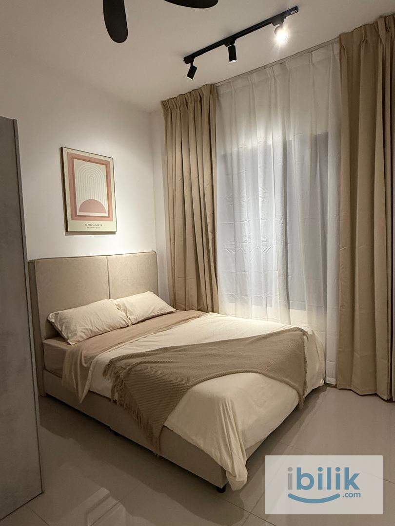 SPACIOUS Fully furnished MIDDLE bedroom for FEMALE is available for viewing Now!!! - Image 1