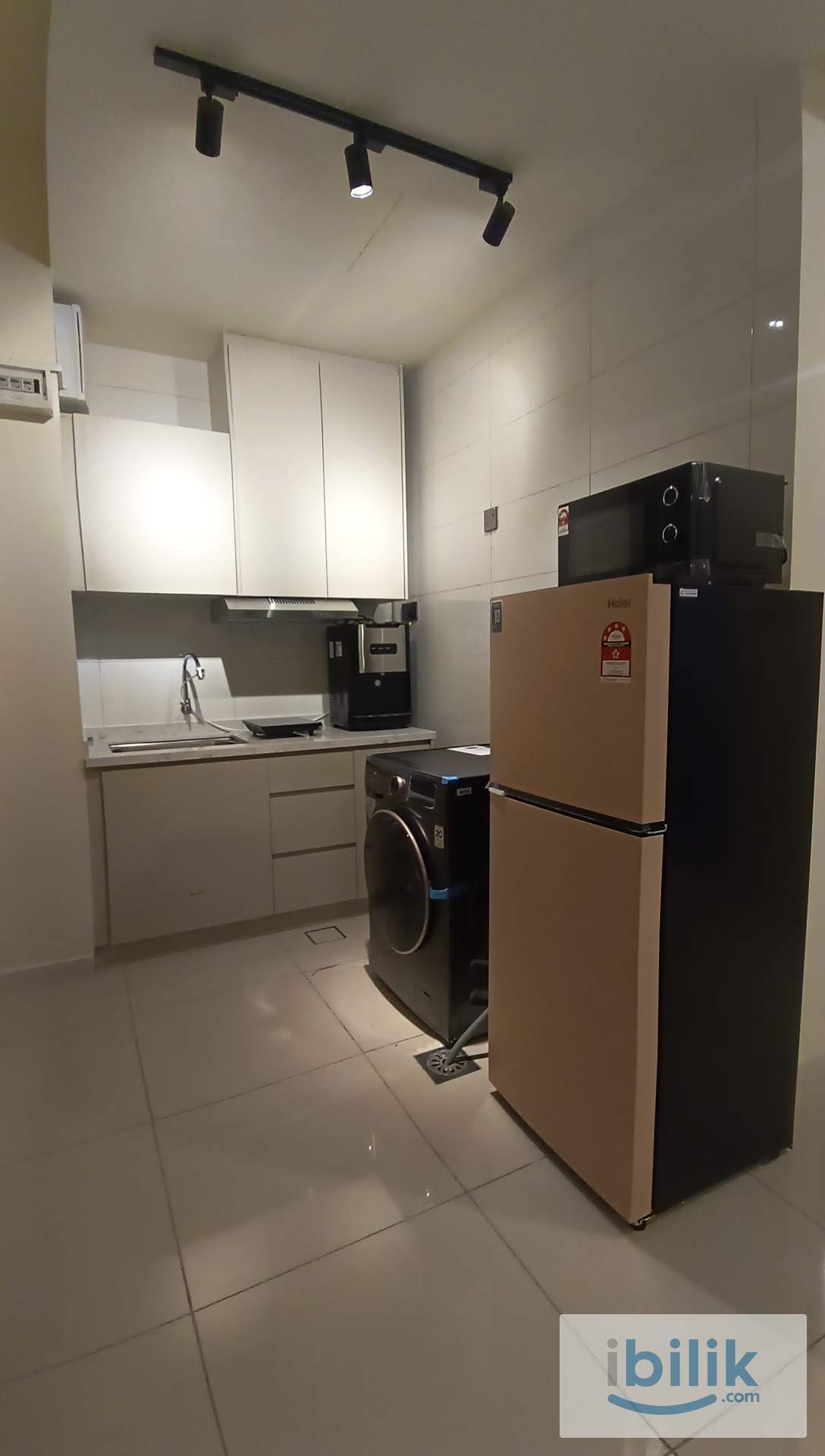SINGLE ROOM FEMALE UNIT WITH SUPER SINGLE BED - Image 1