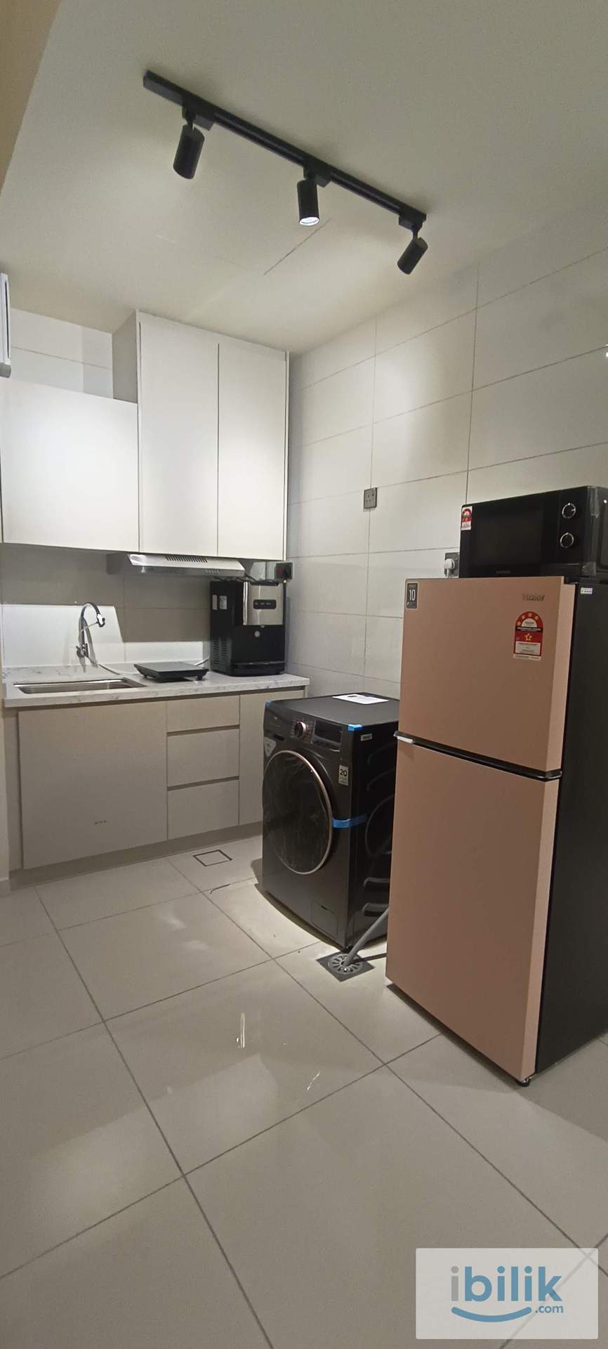 SINGLE ROOM FEMALE UNIT WITH SUPER SINGLE BED - Image 3